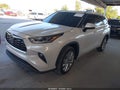 2022 Toyota Highlander — photo 2 of 16 | VIN 5TDYZRAH4NS097581