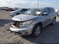2015 Toyota Highlander — photo 2 of 17 | VIN 5TDDKRFH8FS084510