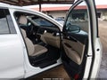 2019 Kia Sorento — photo 5 of 17 | VIN 5XYPG4A53KG546008
