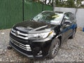 2019 Toyota Highlander — photo 2 of 17 | VIN 5TDJZRFH7KS621716
