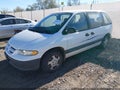 1998 Dodge Caravan — photo 2 of 16 | VIN 2B4GP45G7WR695807