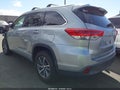 2017 Toyota Highlander — photo 3 of 19 | VIN 5TDKZRFH1HS513492