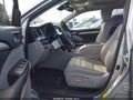 2017 Toyota Highlander — photo 5 of 19 | VIN 5TDKZRFH1HS513492