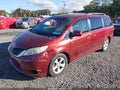 2011 Toyota Sienna — photo 2 of 12 | VIN 5TDKK3DC8BS011322