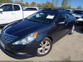 2011 Hyundai Sonata — photo 2 of 11 | VIN 5NPEC4AC0BH142979