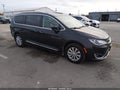 2018 Chrysler Pacifica — photo 1 of 17 | VIN 2C4RC1EG8JR317350