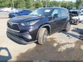 2022 Toyota Highlander — photo 2 of 16 | VIN 5TDGZRAH5NS142300
