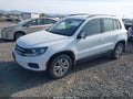 2016 Volkswagen Tiguan — photo 2 of 11 | VIN WVGBV7AX9GW533644