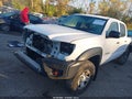 2014 Toyota Tacoma — photo 2 of 17 | VIN 5TFJX4GN3EX028401