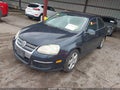 2008 Volkswagen Jetta — photo 2 of 15 | VIN 3VWRM71K78M181074