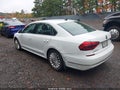 2017 Volkswagen Passat — photo 3 of 16 | VIN 1VWBT7A35HC006997