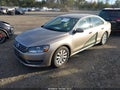 2015 Volkswagen Passat — photo 2 of 12 | VIN 1VWAT7A35FC060907