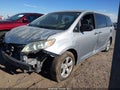 2012 Toyota Sienna — photo 2 of 16 | VIN 5TDZK3DC1CS231644
