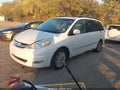 2008 Toyota Sienna — photo 2 of 11 | VIN 5TDBK22C38S010777