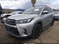 2019 Toyota Highlander — photo 2 of 17 | VIN 5TDJZRFH7KS956085