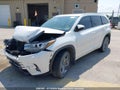Photo 2 of 17 — 2017 Toyota Highlander