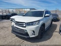 Photo 2 of 19 — 2018 Toyota Highlander