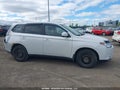 Photo 13 of 22 — 2014 Mitsubishi Outlander