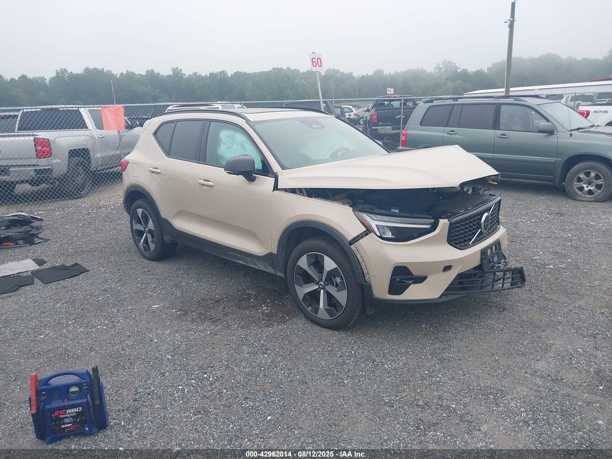 2025 Volvo XC40 YV4L12UC2S2452501 Lot 42962014