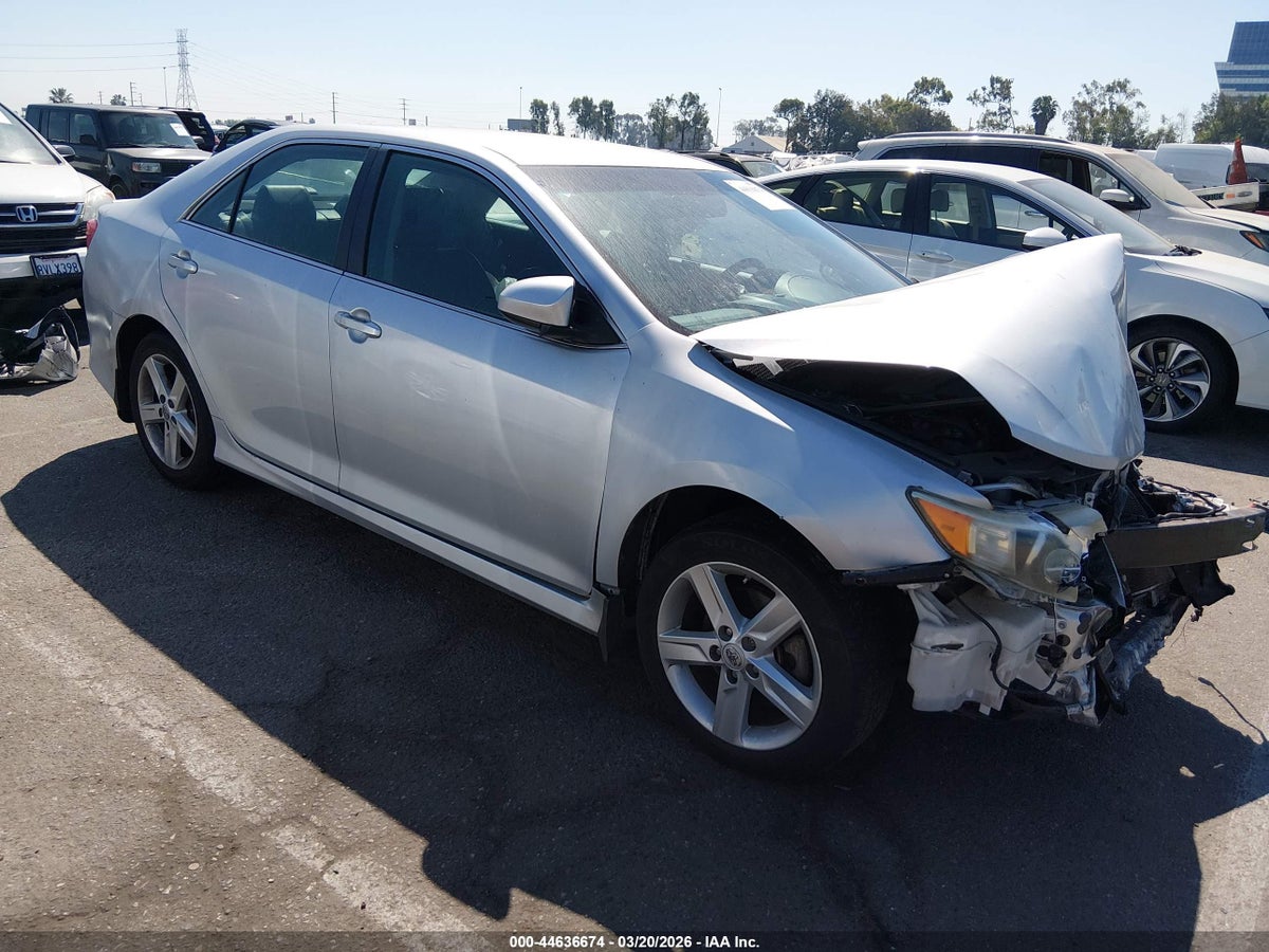 2014 TOYOTA CAMRY SE