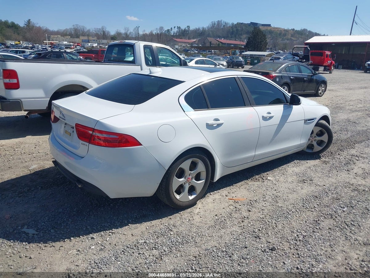 2017 JAGUAR XE 25T — photo 4