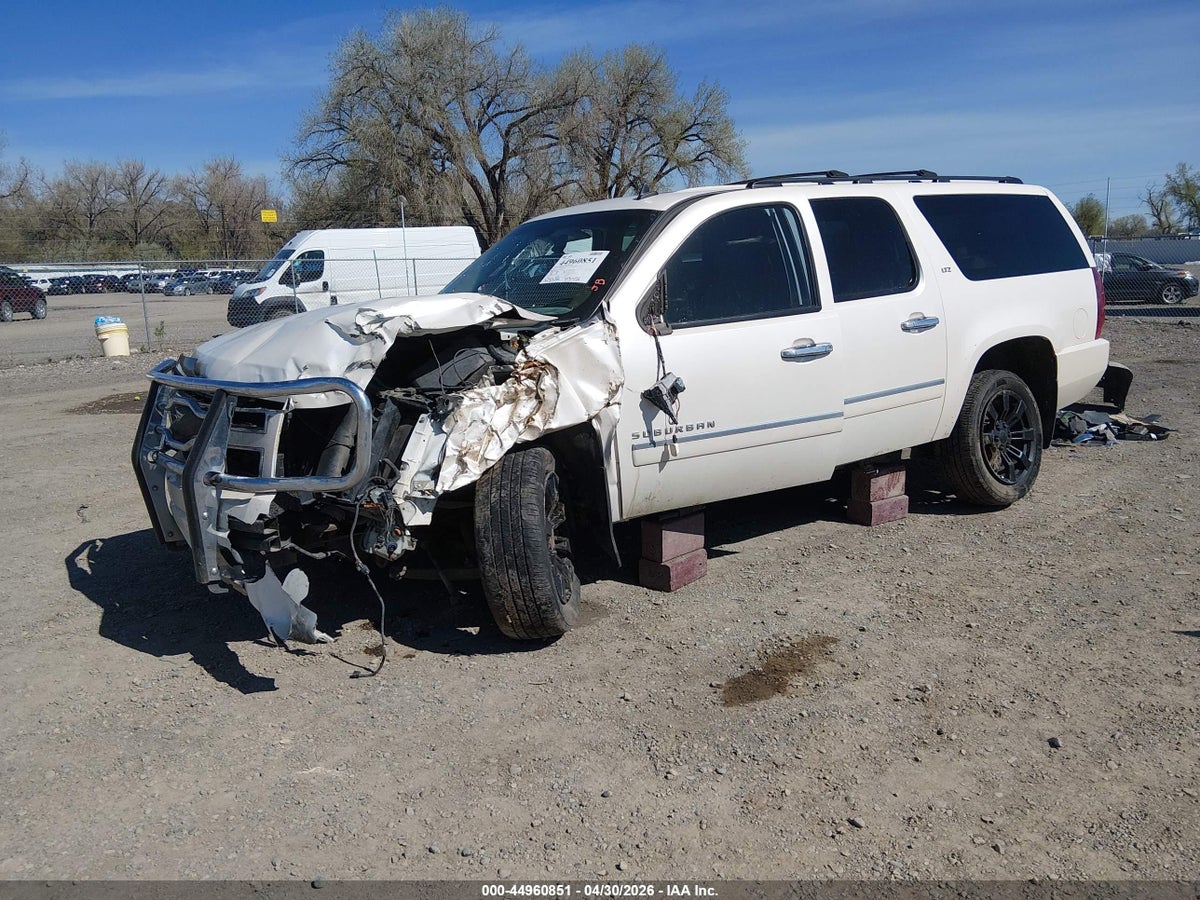 2011 CHEVROLET SUBURBAN 1500 LTZ — снимка 2