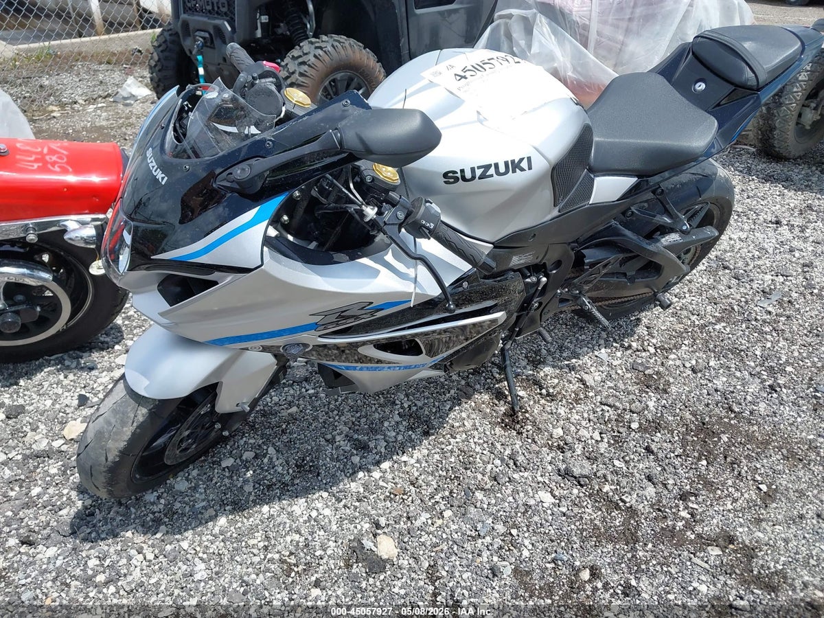 2025 SUZUKI GSX-R1000 — photo 2