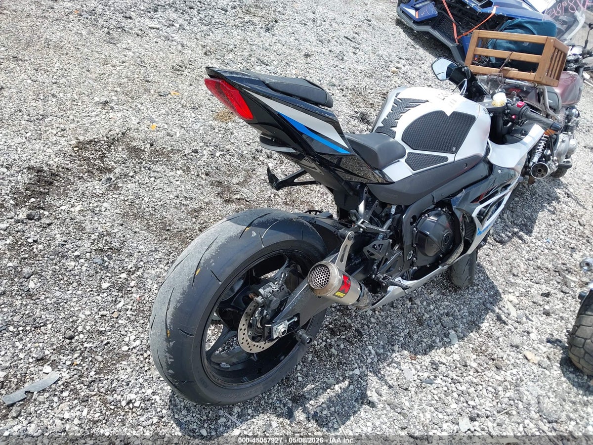 2025 SUZUKI GSX-R1000 — photo 4