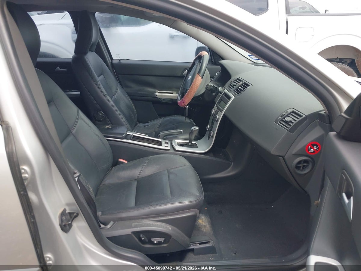 2010 VOLVO S40 2.4I — photo 5