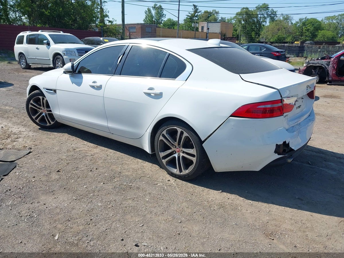 2017 JAGUAR XE 35T PREMIUM — photo 3