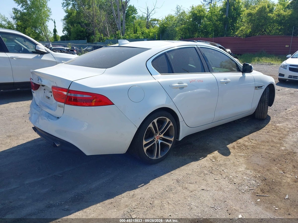 2017 JAGUAR XE 35T PREMIUM — photo 4