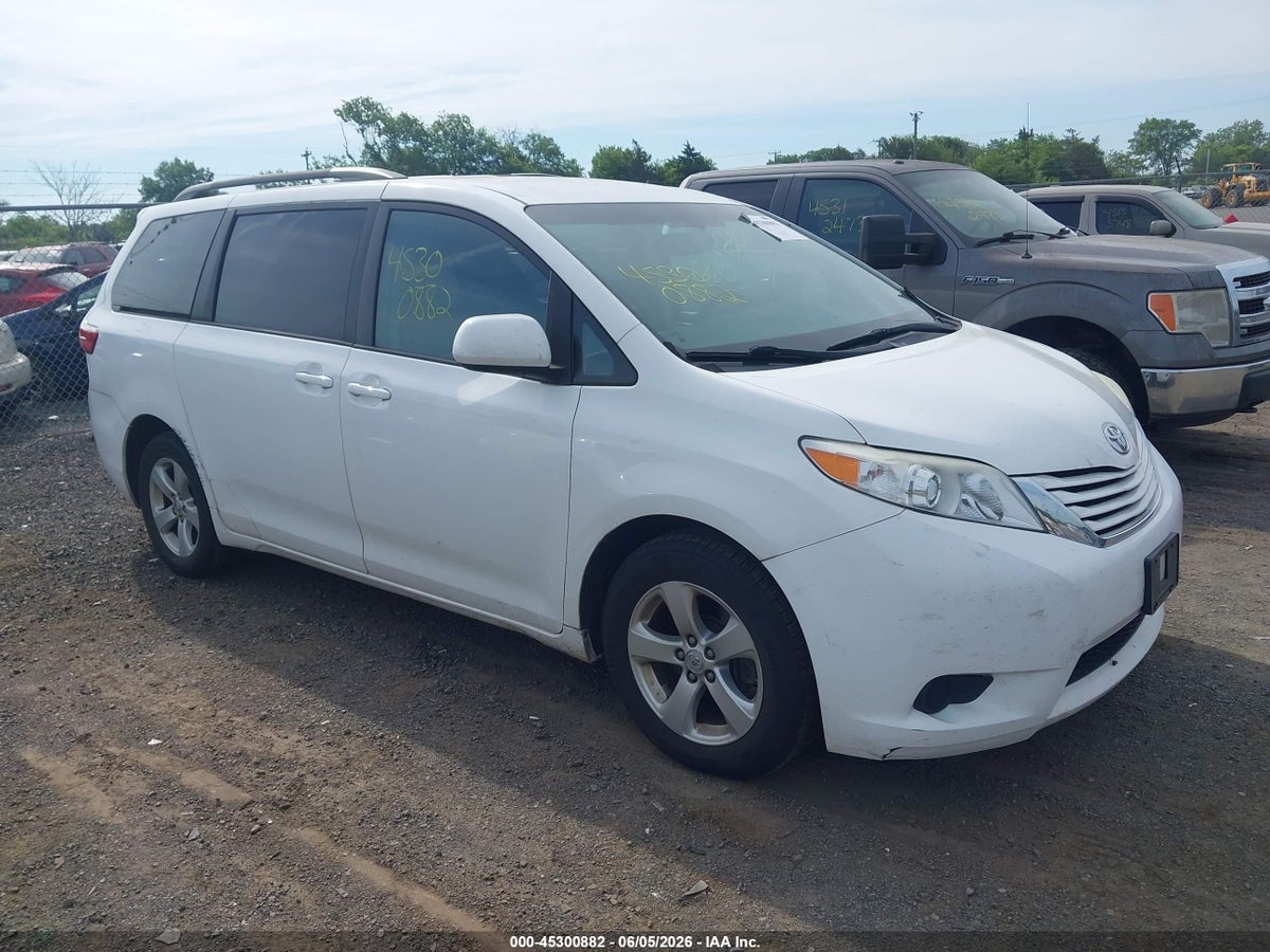 2017 TOYOTA SIENNA LE 8 PASSENGER