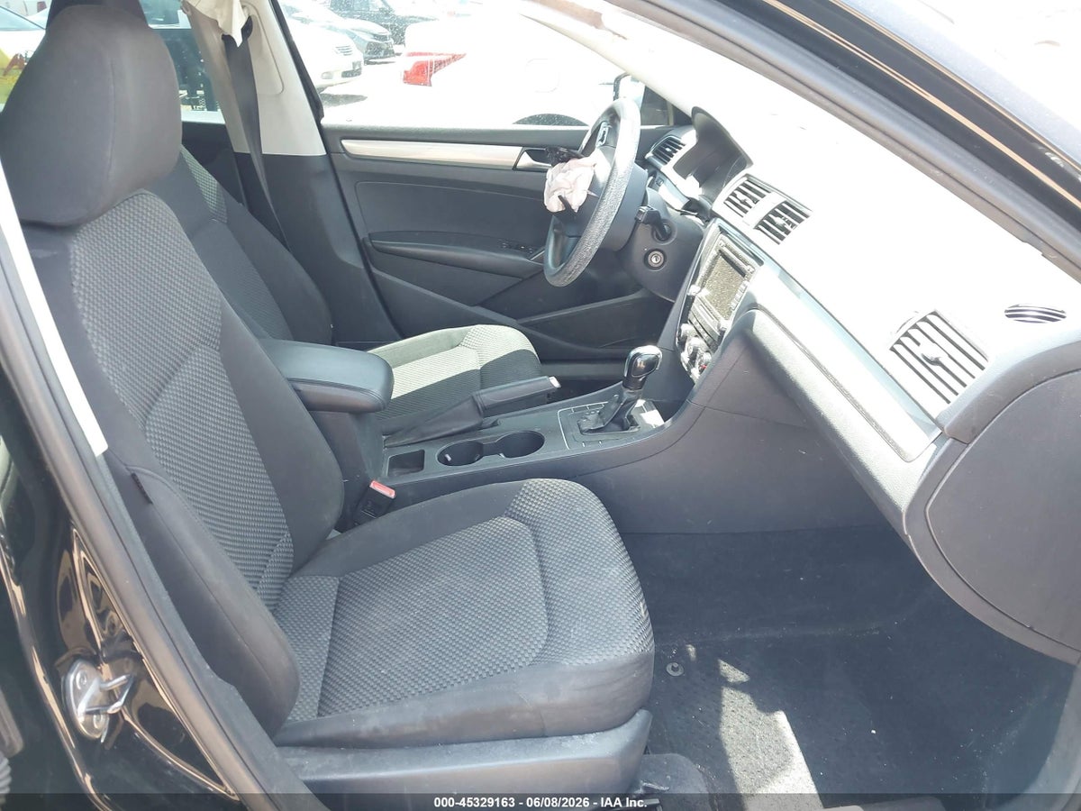 2014 VOLKSWAGEN PASSAT 2.5L S — снимка 5