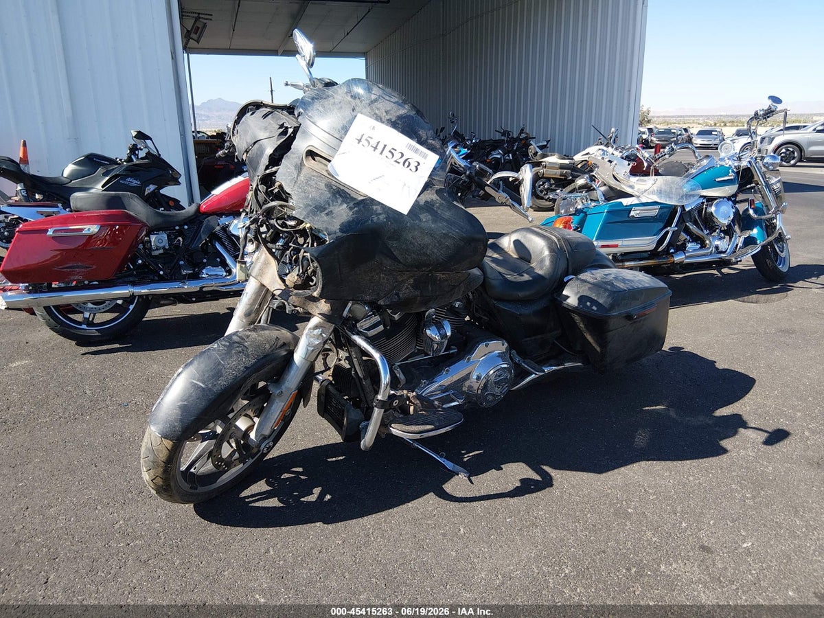 2017 HARLEY-DAVIDSON FLHXS STREET GLIDE SPECIAL — photo 2