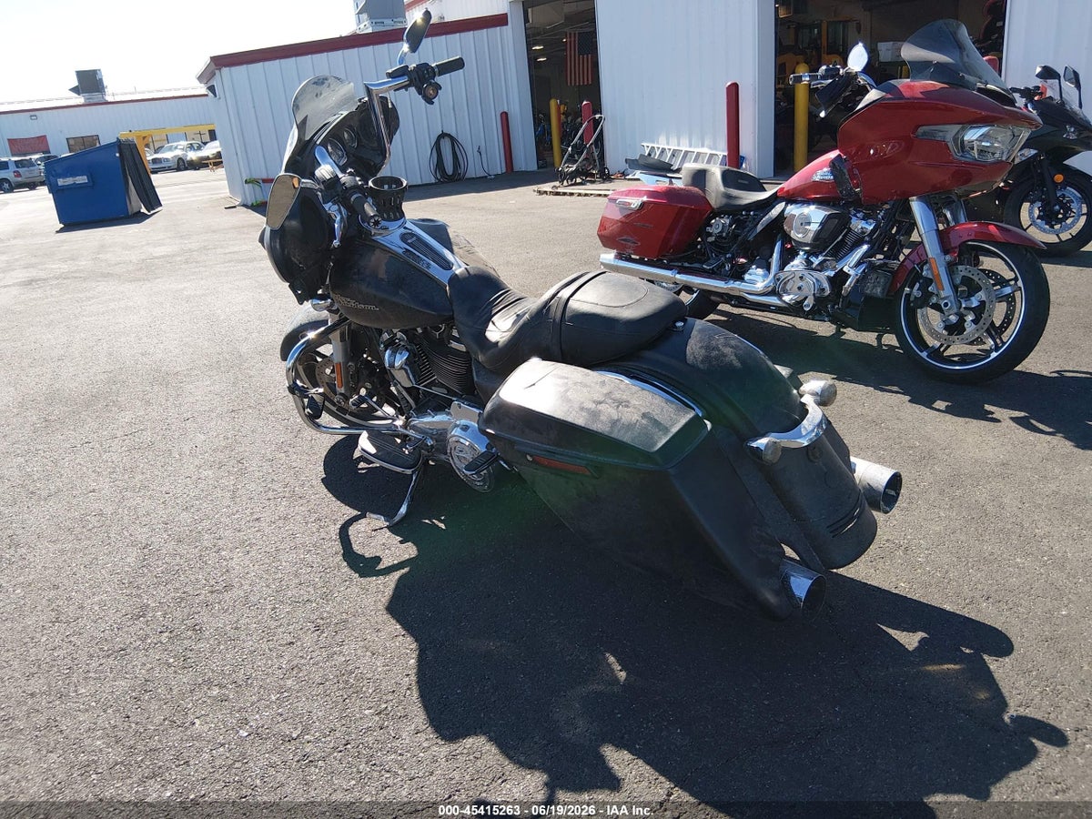 2017 HARLEY-DAVIDSON FLHXS STREET GLIDE SPECIAL — photo 3