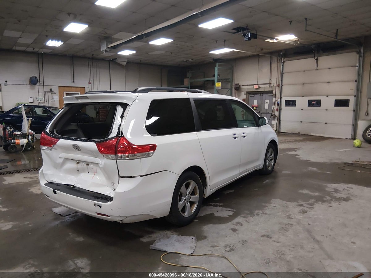 2014 TOYOTA SIENNA LE V6 8 PASSENGER — снимка 4