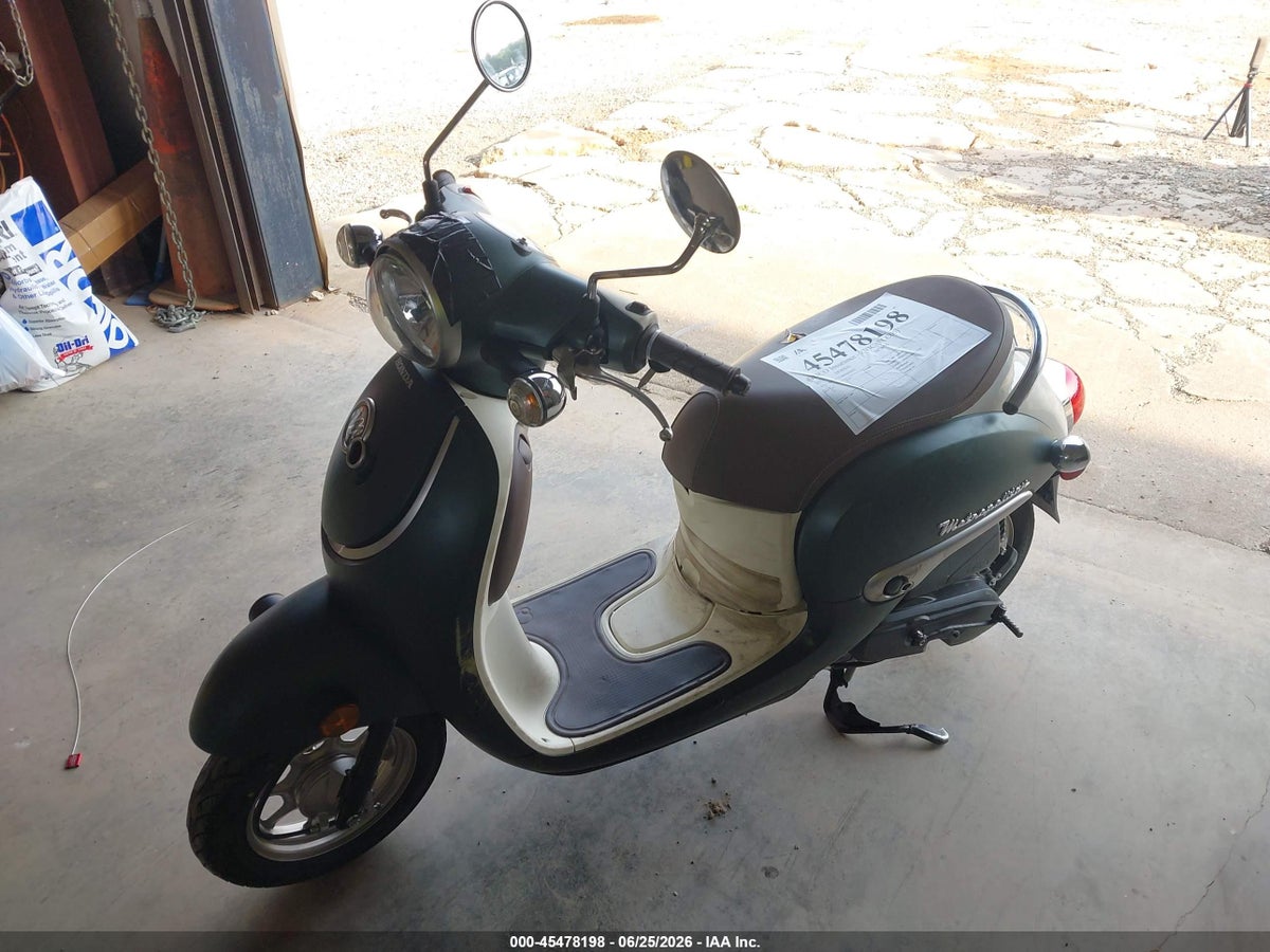 2023 HONDA NCW50 — photo 2