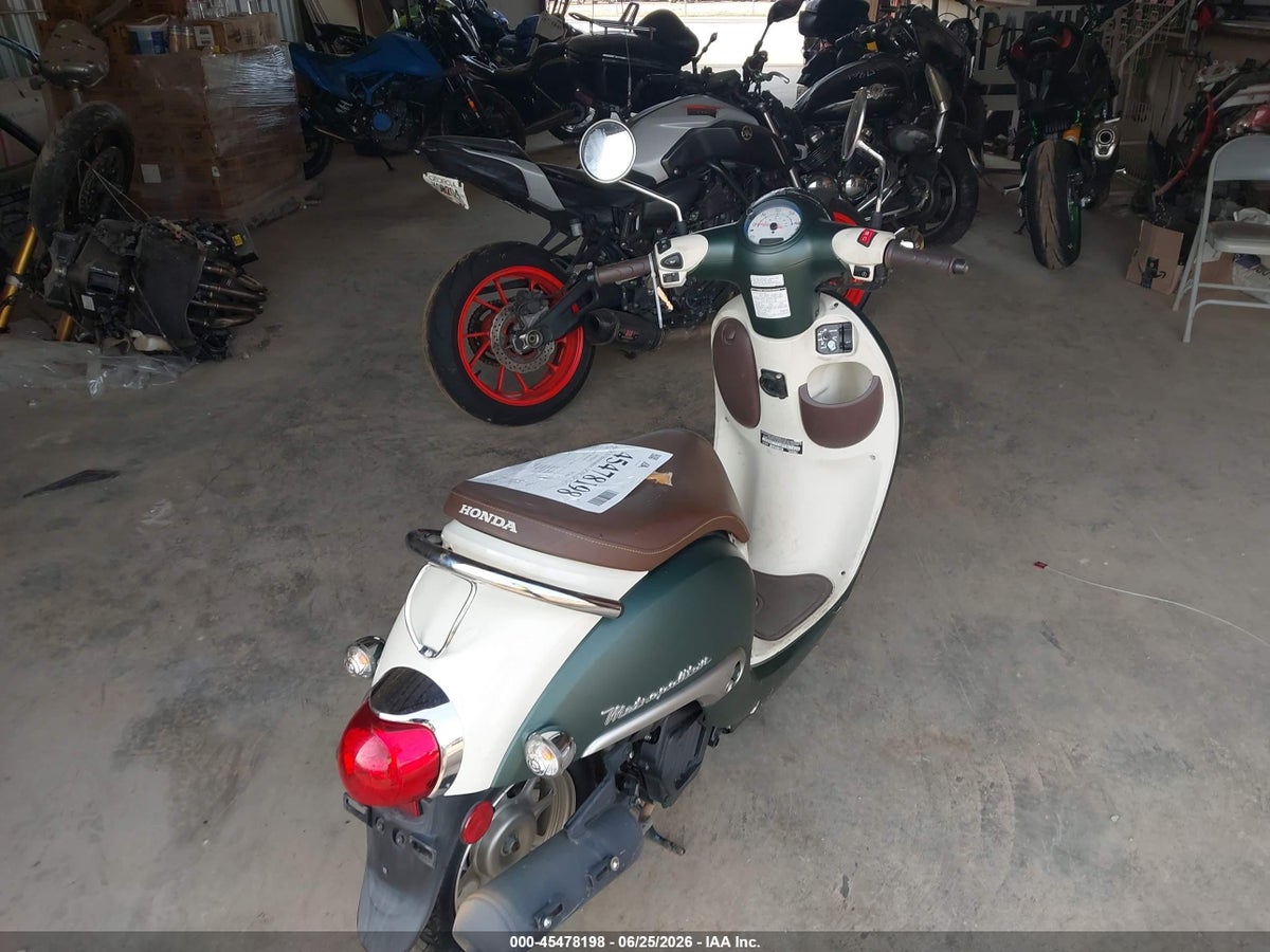 2023 HONDA NCW50 — photo 4