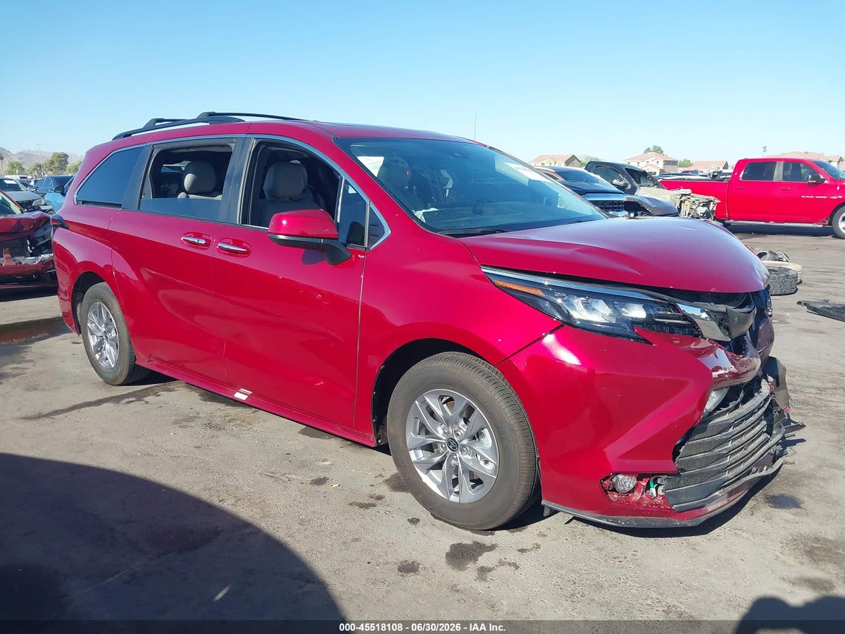 2026 TOYOTA SIENNA XLE