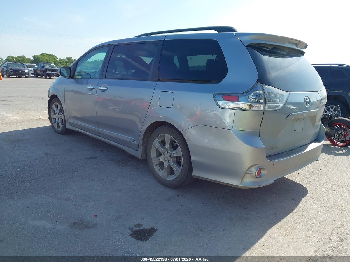 2013 TOYOTA SIENNA SE 8 PASSENGER — снимка 3