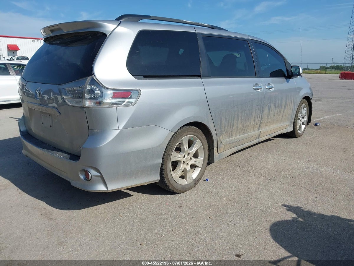 2013 TOYOTA SIENNA SE 8 PASSENGER — снимка 4