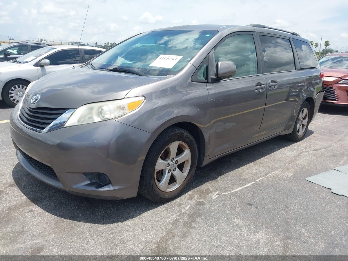 2014 TOYOTA SIENNA LE V6 8 PASSENGER — снимка 2