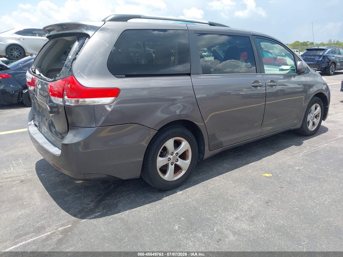 2014 TOYOTA SIENNA LE V6 8 PASSENGER — снимка 4