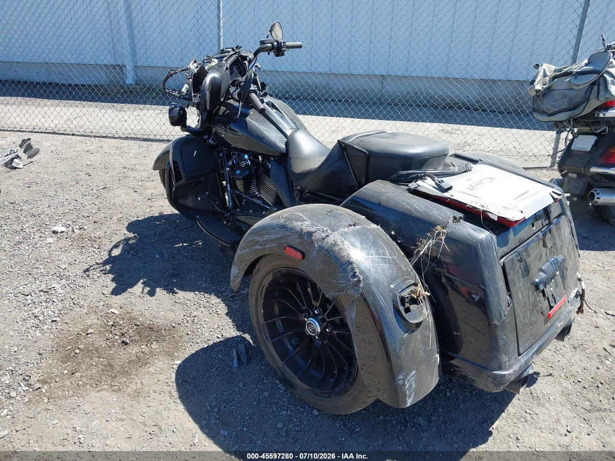 2025 HARLEY-DAVIDSON FLHTCUTG — снимка 3