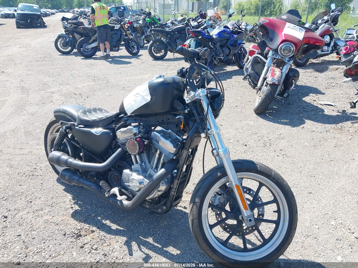 2014 HARLEY-DAVIDSON XL883 SUPERLOW