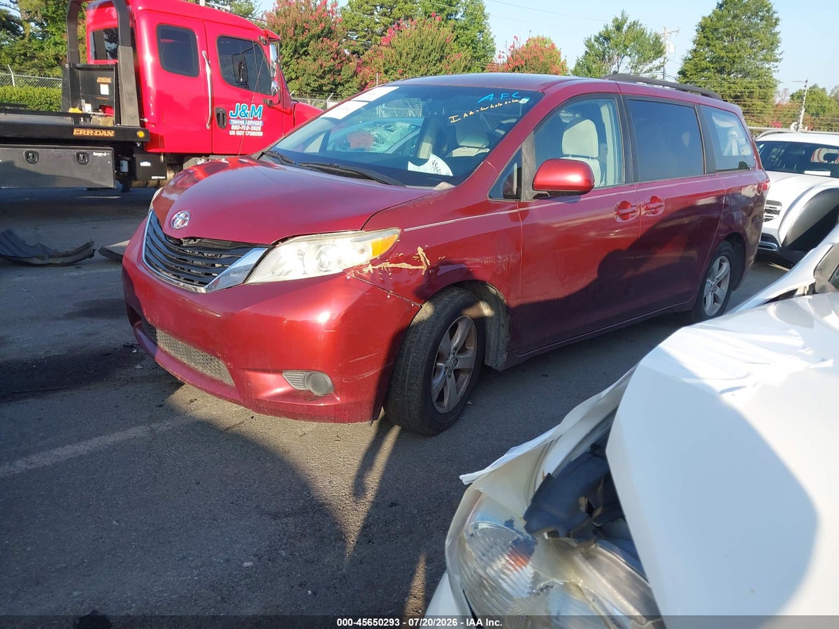 2011 TOYOTA SIENNA LE V6 — снимка 2