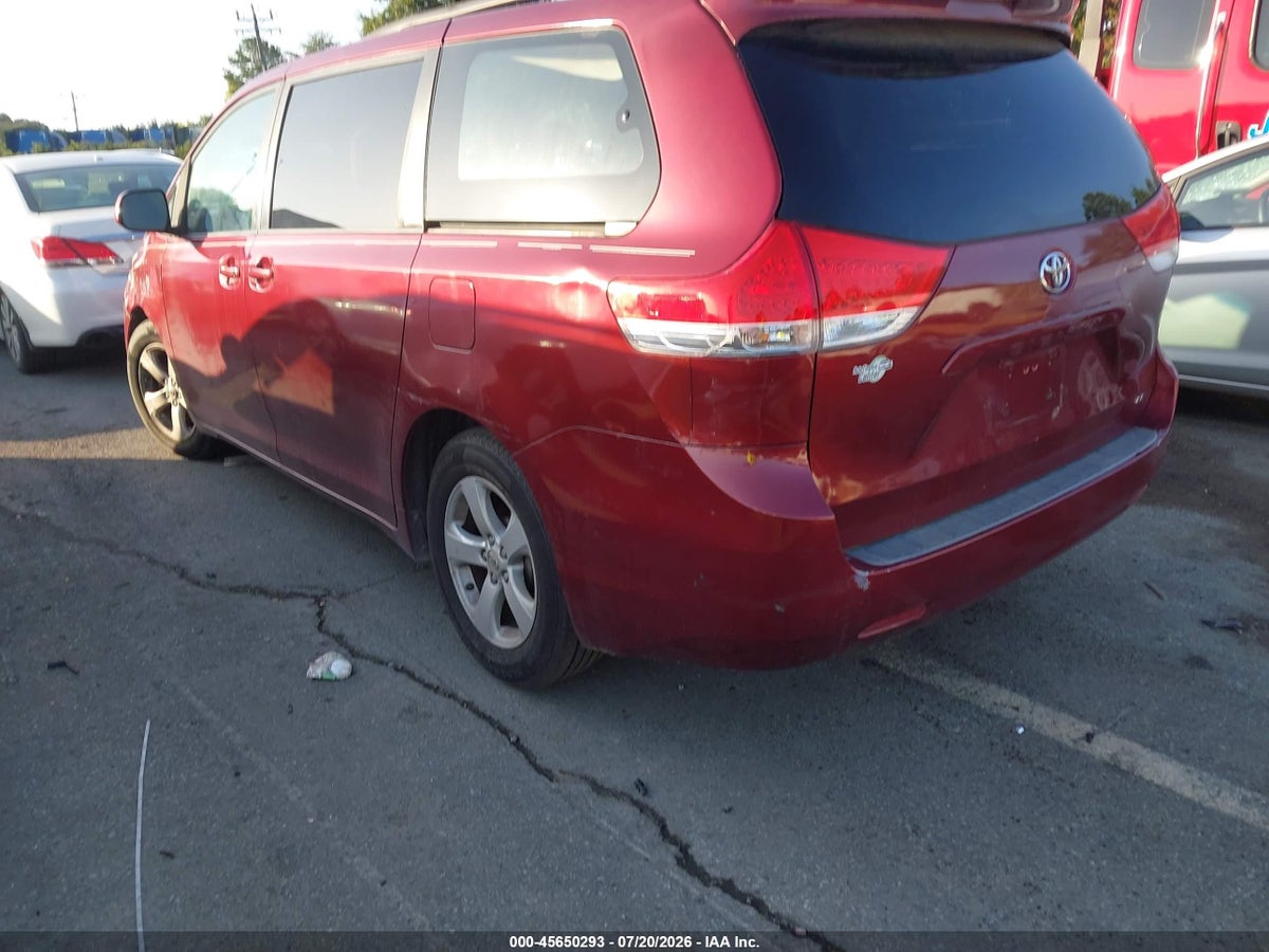 2011 TOYOTA SIENNA LE V6 — снимка 3