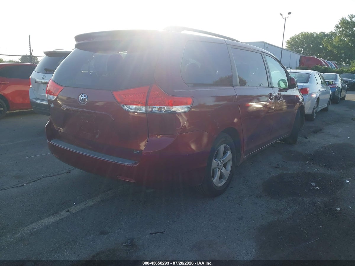 2011 TOYOTA SIENNA LE V6 — снимка 4