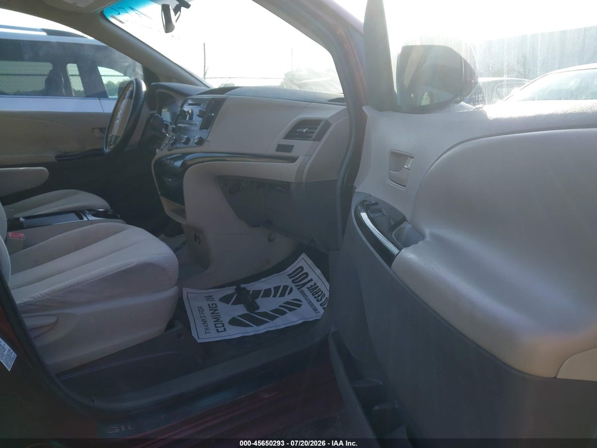 2011 TOYOTA SIENNA LE V6 — снимка 5