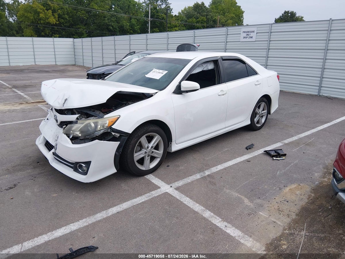 2014 TOYOTA CAMRY SE — снимка 2